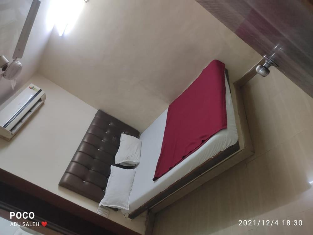 Hotel Janata Residency Мумбай Екстериор снимка
