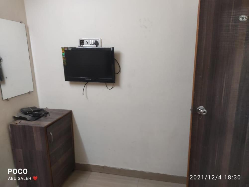 Hotel Janata Residency Мумбай Екстериор снимка