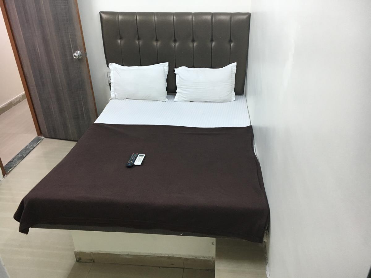Hotel Janata Residency Мумбай Екстериор снимка