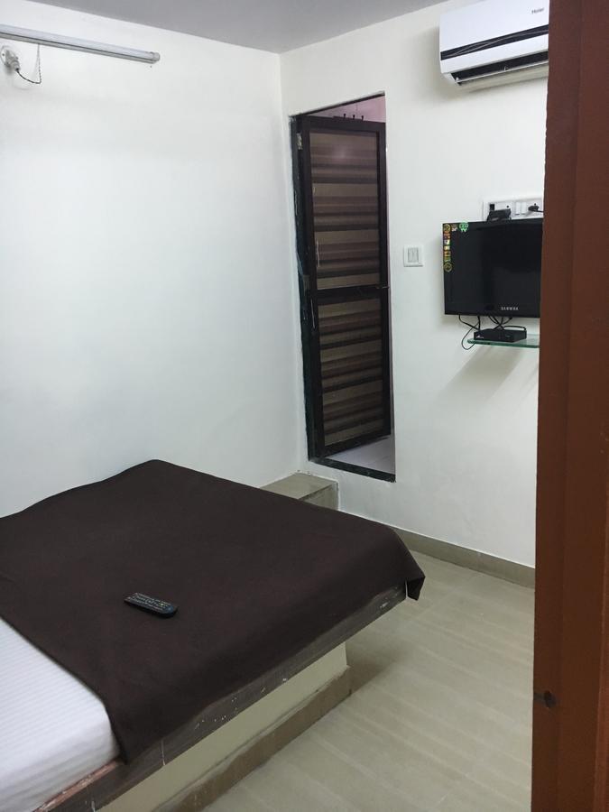 Hotel Janata Residency Мумбай Екстериор снимка
