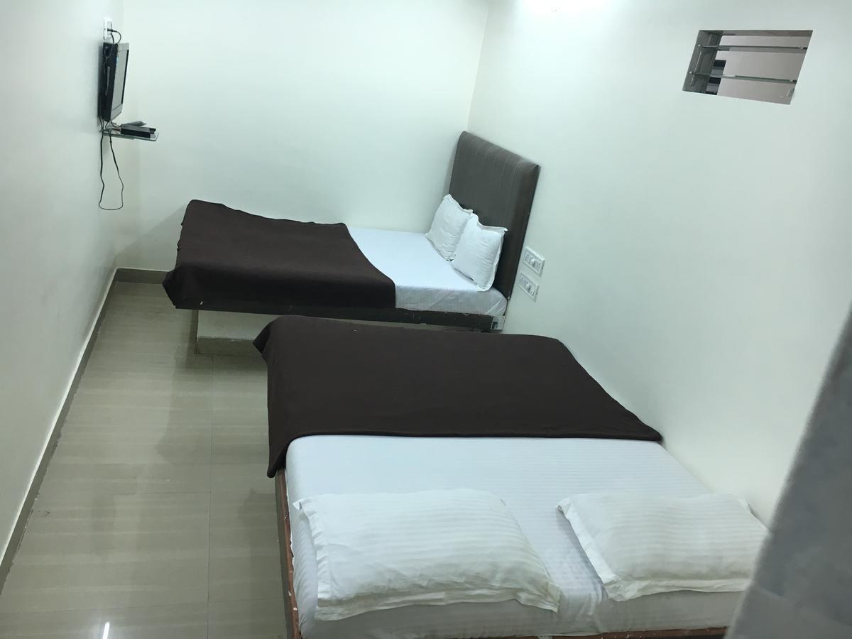 Hotel Janata Residency Мумбай Екстериор снимка