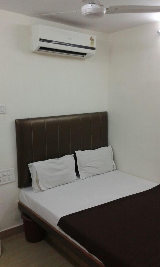Hotel Janata Residency Мумбай Екстериор снимка